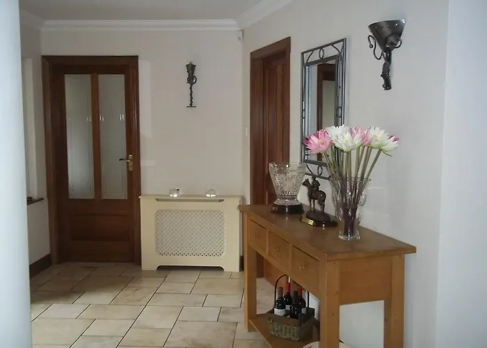 Grove 住宿加早餐酒店 莫纳汉